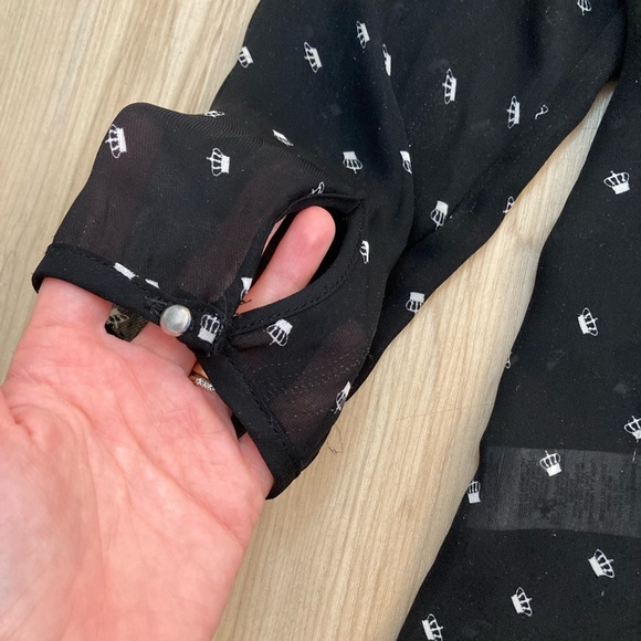 *Free with purchase!* Dynamite Blouse - Picture 9 of 9